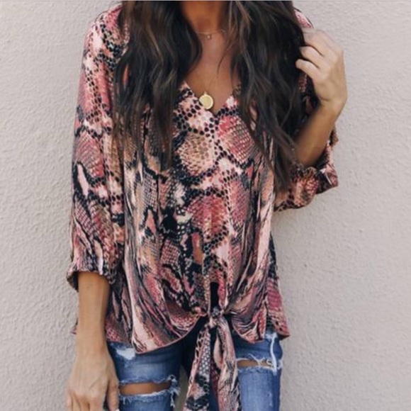 HP🎉New. Cutest V neck, tie front top. Total trend - Picture 3 of 5